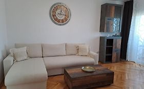 Rosso Apartment Brasov